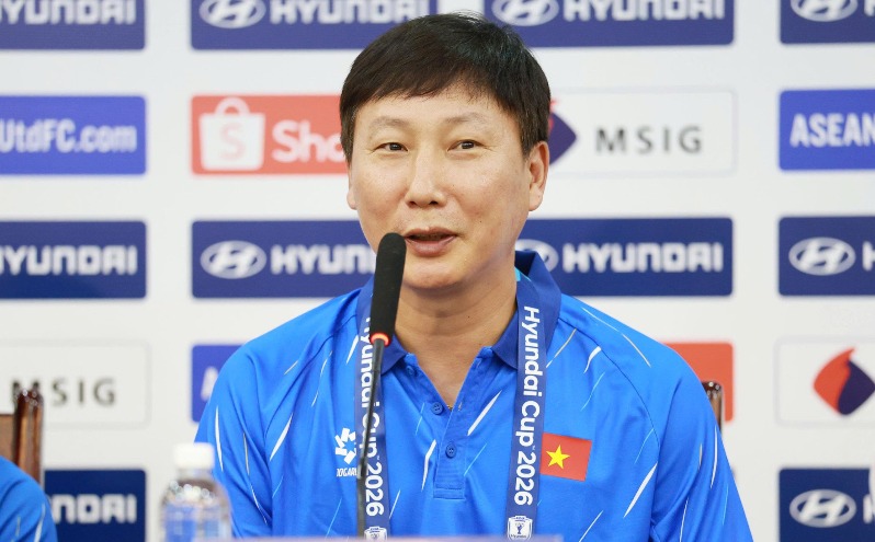 hlv kim sang-sik xoay tua doi hinh o tran viet nam vs campuchia (1)