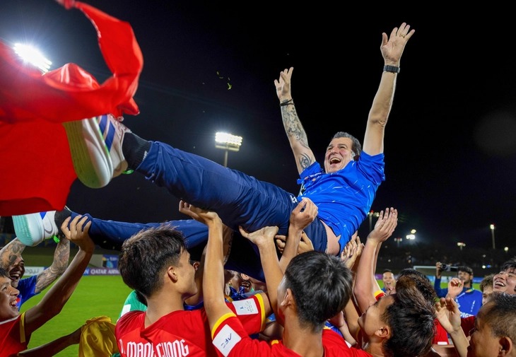 hlv roland u17 viet nam du world cup