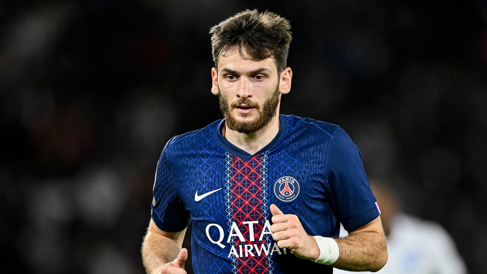 khvicha-kvaratskhelia-psg danh bai arsenal