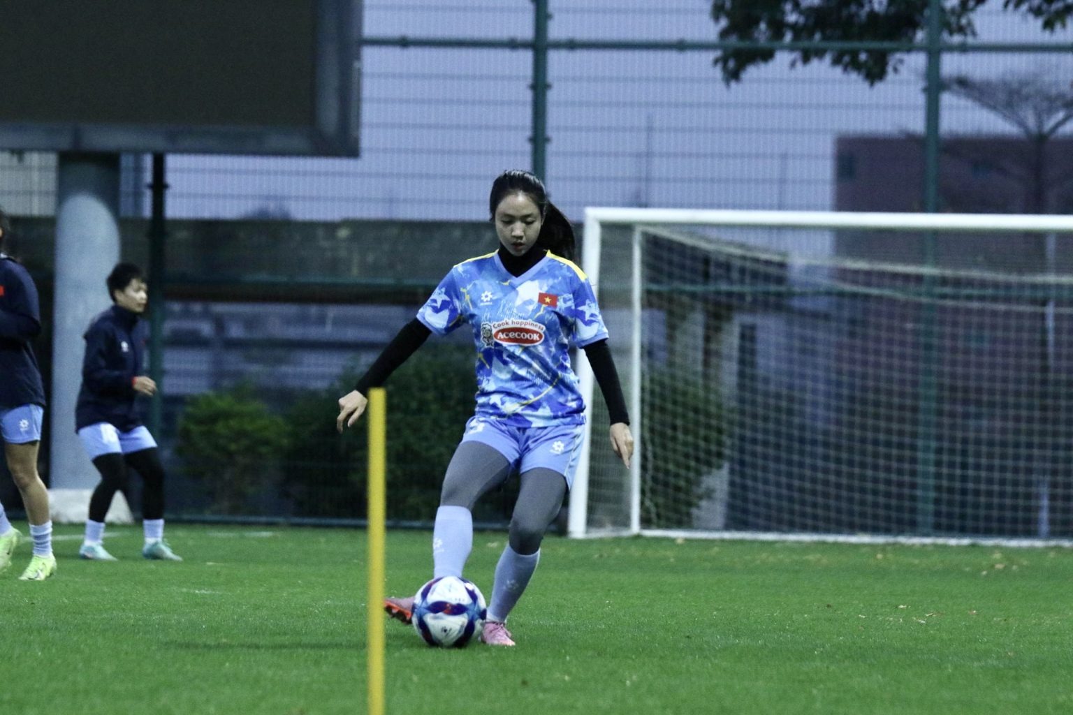 đt nu viet nam tap luyen