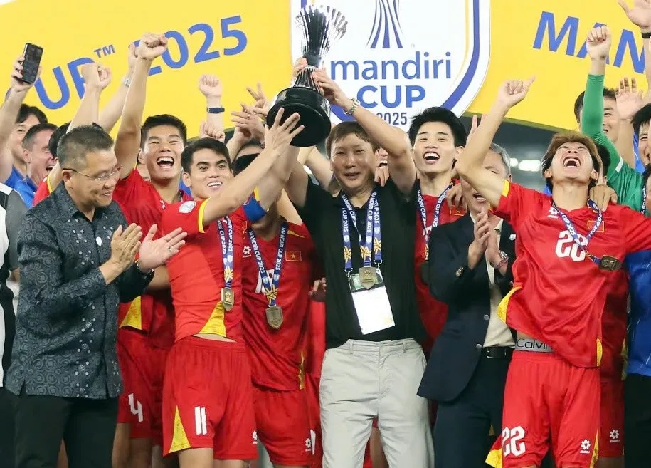 fifa khen hlv kim sang sik