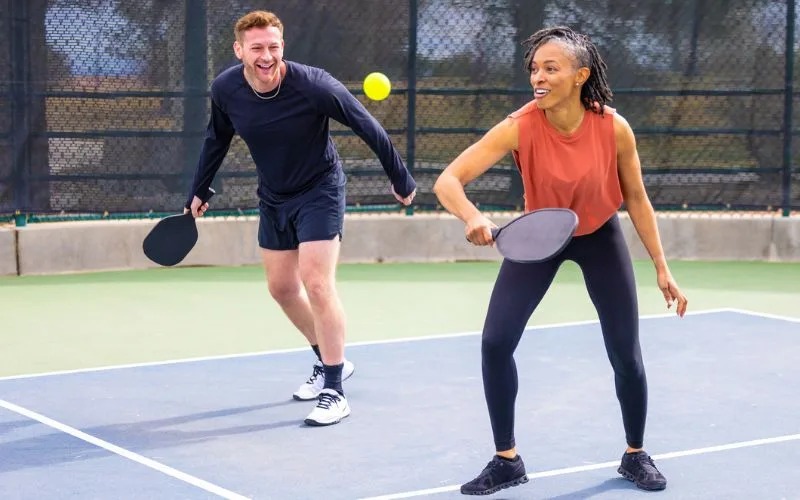 gay xuong mui khi choi pickleball