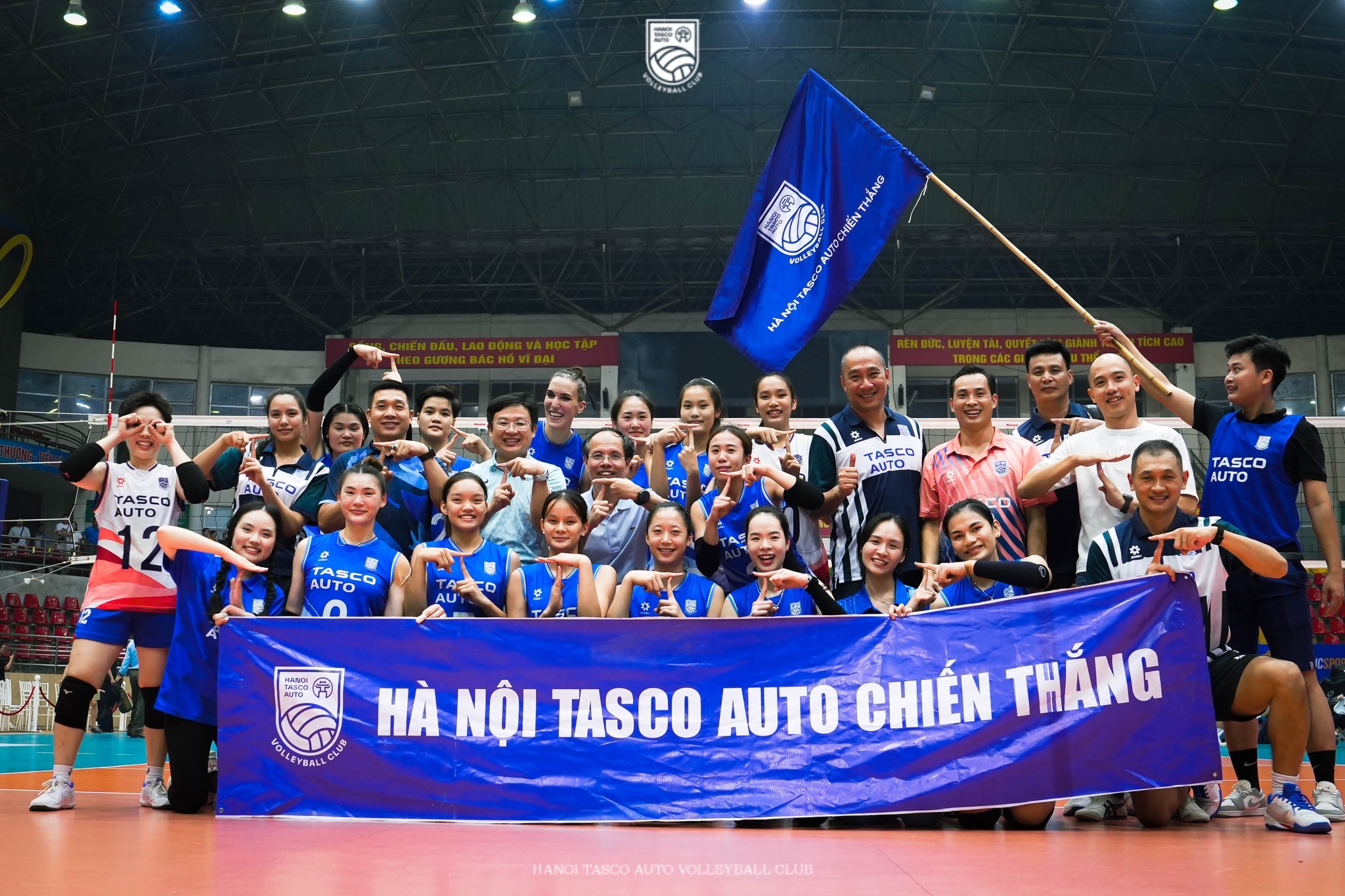 ha noi tasco auto cup vtv9 binh dien 2026 gap thach thuc