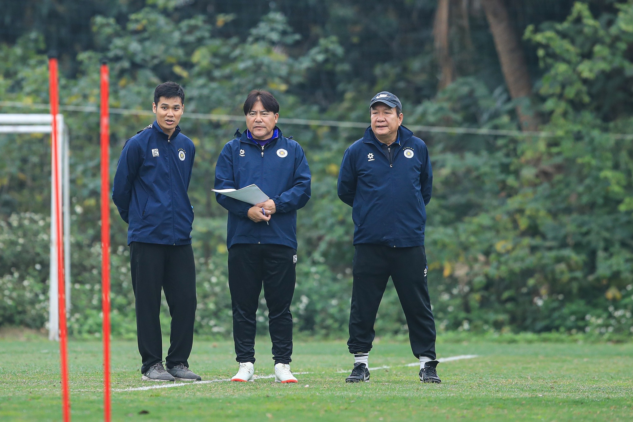 hlv ha noi fc bat bai hagl