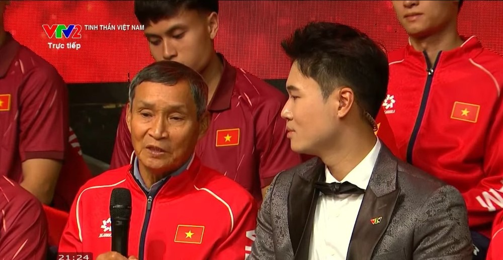 hlv mai duc chung noi loi gan ruot ve bong da nu viet nam