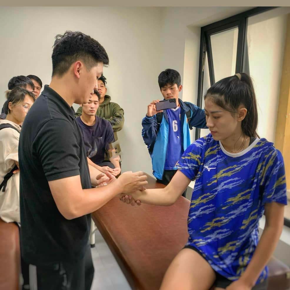 kieu trinh bong chuyen chan thuong