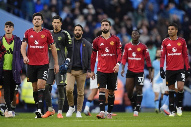Man United đạt doanh thu kỷ lục bất chấp phong độ tệ hại ở mùa giải 2024/25.