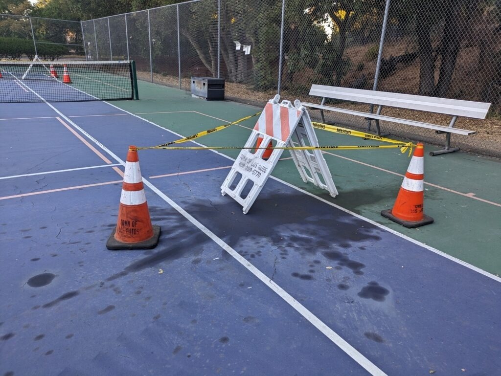 san pickleball bi pha hoai