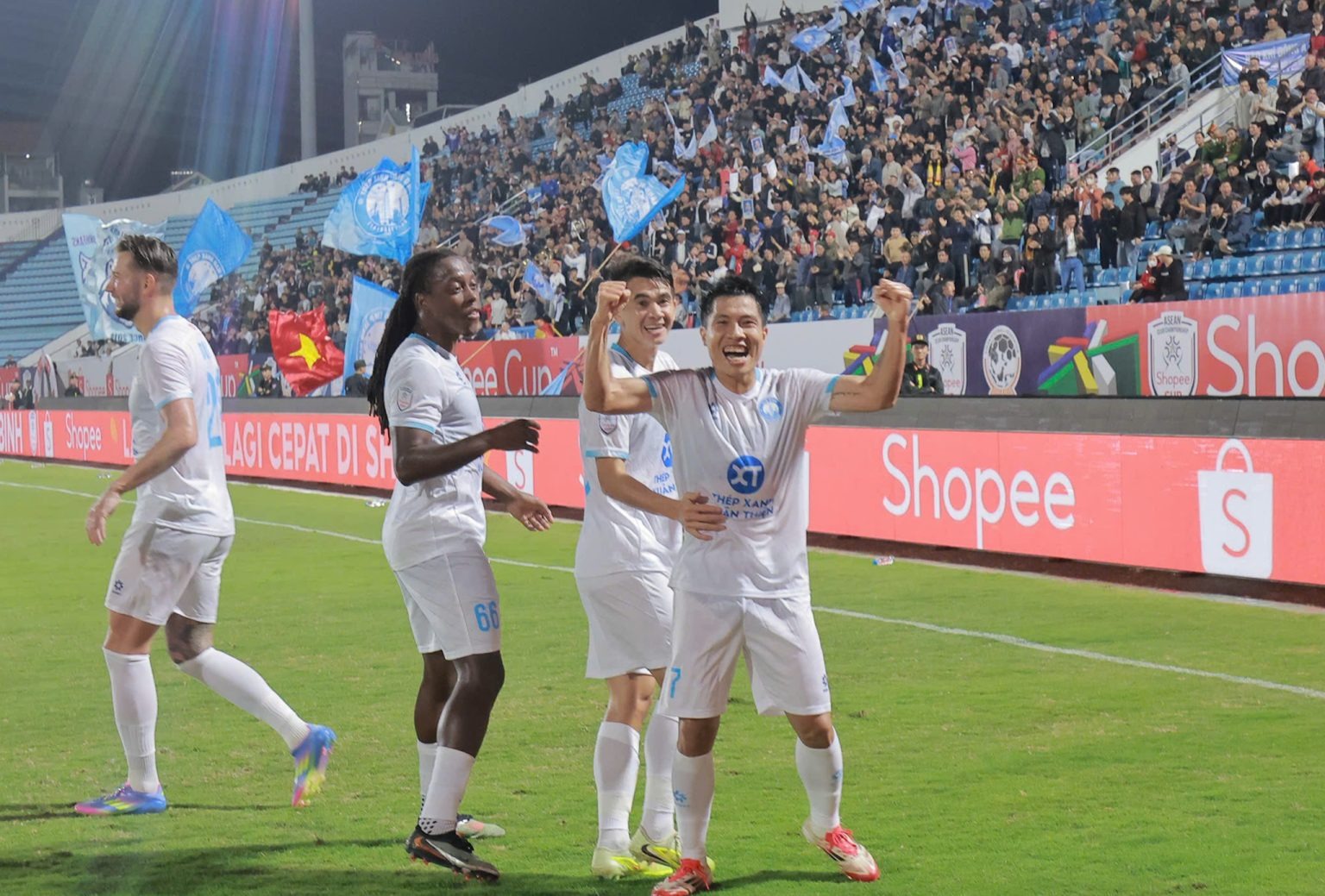 thep xanh nam dinh vs johor