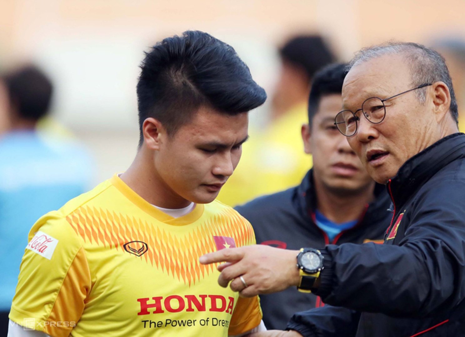 HLV Park 'kể tội' Quang Hải giữa lúc số 19 ĐT Việt Nam đối mặt nguy cơ chôn vùi sự nghiệp tại Pau FC