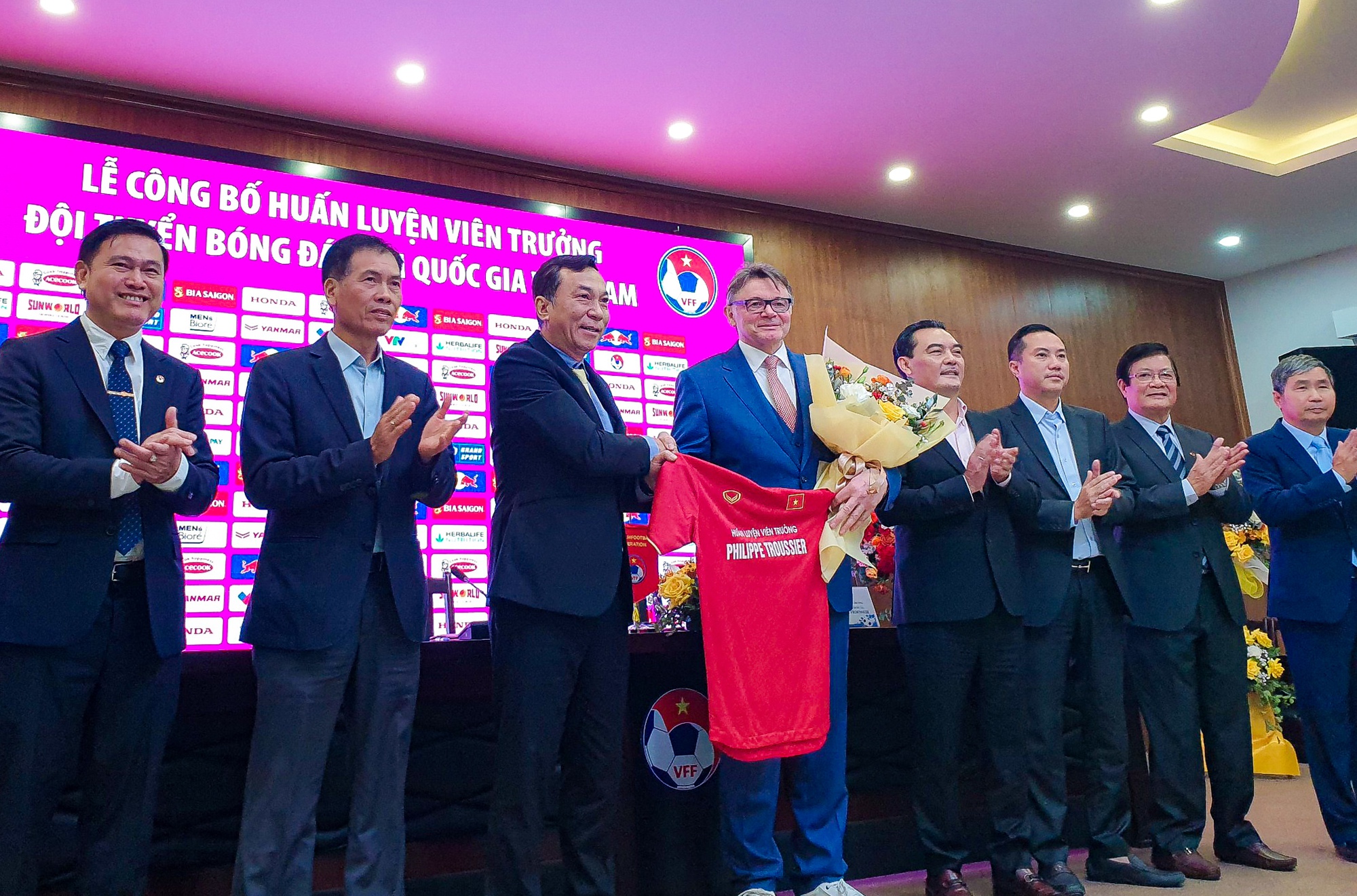 Thái Lan nhận 'thất bại muối mặt' trước ĐT Việt Nam, bị loại ngay từ vòng bảng giải đấu số 1 châu Á