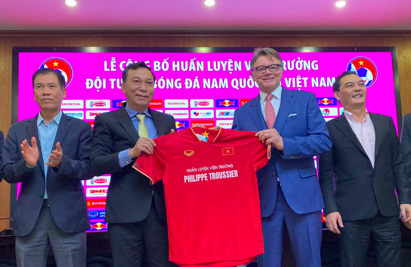 U23 Việt Nam thua thảm U23 Iraq, HLV Philippe Troussier còn nhận thêm 'tin dữ' liên quan đến WC 2026