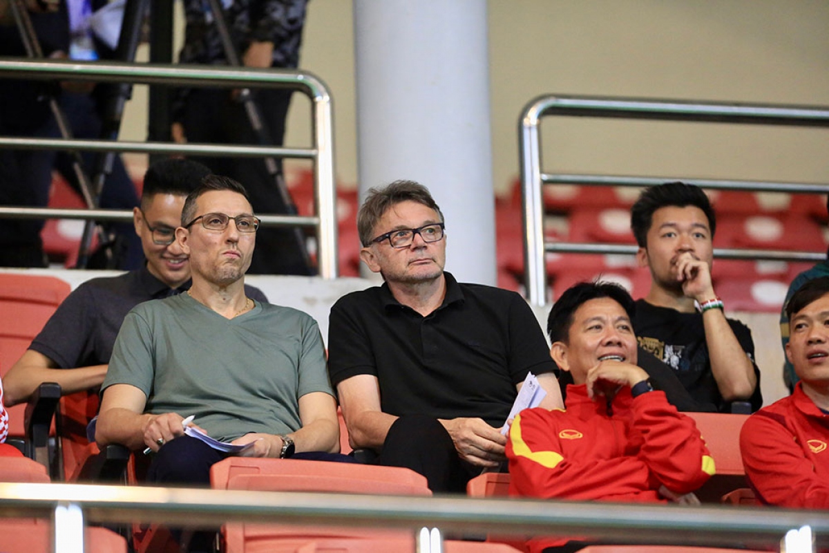 HLV Troussier trực tiếp tìm gặp 'Quang Hải mới': ĐT Việt Nam có 'siêu sát thủ' chuẩn bị cho WC 2026?