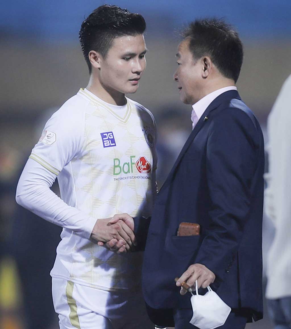 'Ông trùm' bóng đá Việt Nam ra quyết định bất ngờ: Quang Hải hết cửa trở về V.League nếu rời Pau FC?