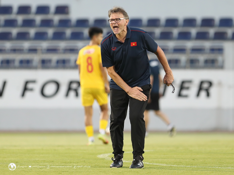 Sao trẻ ĐT U22 Việt Nam bị HLV Philippe Troussier kỷ luật, 'đuổi' khỏi sân tập sát thềm SEA Games 32