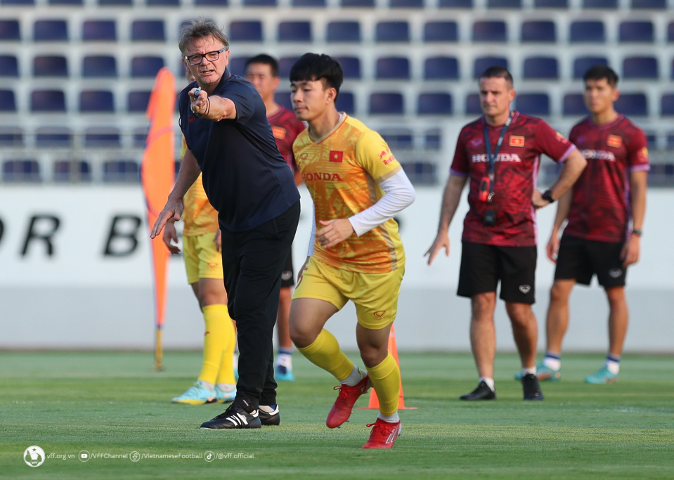 Sát thềm SEA Games, Đoàn Văn Hậu báo tin vui trong ngày HLV Troussier 'phá kỷ lục' cùng U22 Việt Nam