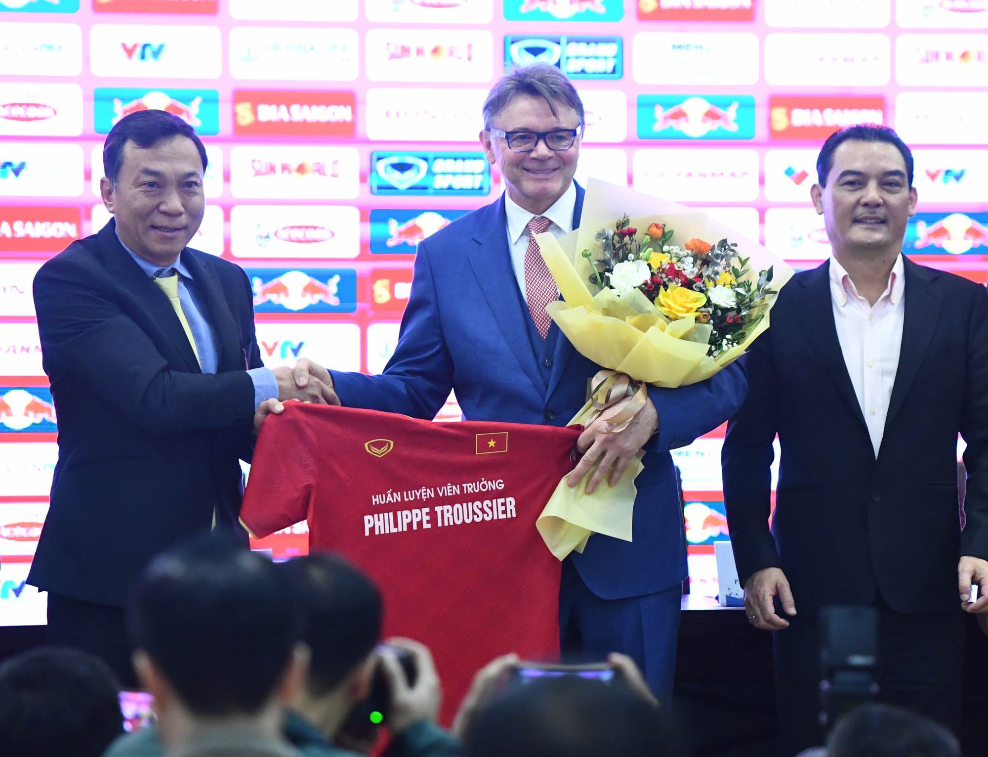 VFF vô tình 'làm khó' HLV Troussier: Đội tuyển U22 Việt Nam vắng 21 cầu thủ trước thềm SEA Games 32?