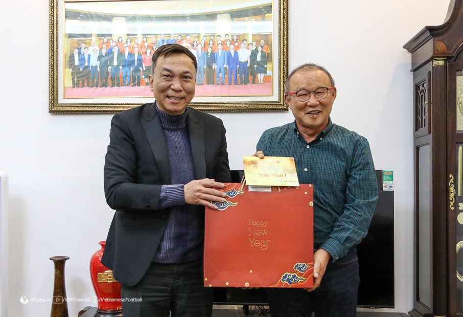 Giữa tin đồn Quang Hải rời Pau FC, 'chủ công' ĐT Việt Nam bất ngờ sang Hàn tái ngộ HLV Park Hang Seo