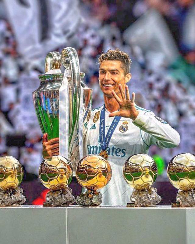 Tiền đạo 'chân gỗ nhất thế giới' sở hữu kỷ lục mà Ronaldo và Messi mất cả sự nghiệp không phá nổi