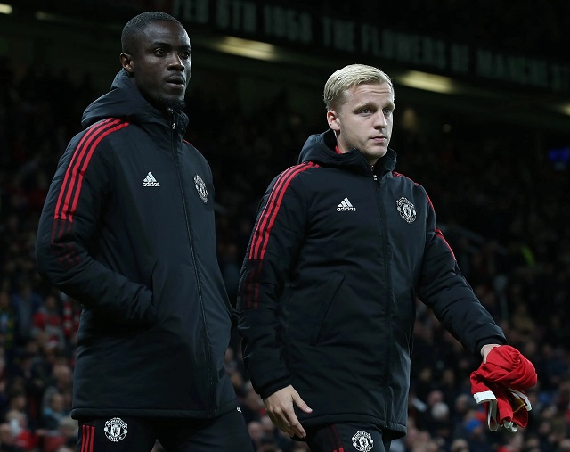 Man UTD ra quyết định phũ phàng: HLV Ten Hag dứt tình, ép Van De Beek rời MU bằng hành động phản cảm