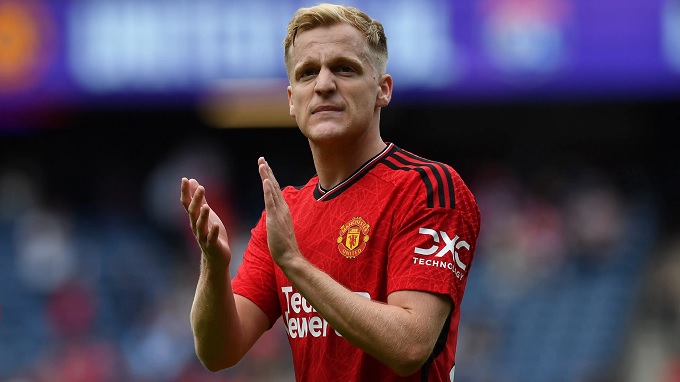 Man UTD ra quyết định phũ phàng: HLV Ten Hag dứt tình, ép Van De Beek rời MU bằng hành động phản cảm