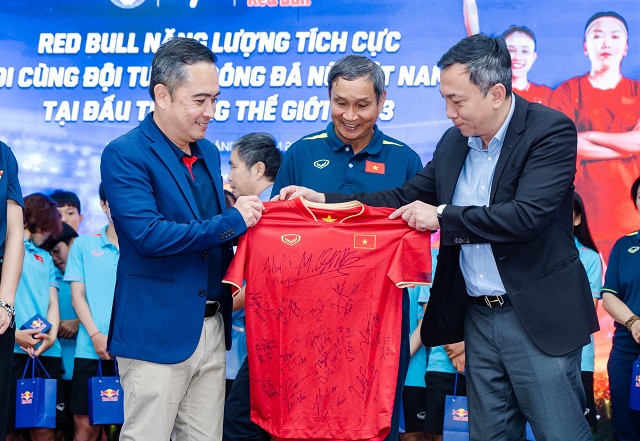 Tin bóng đá hôm nay: ĐT nữ Việt Nam tạo ra bất ngờ lớn; HLV Mai Đức Chung nghỉ hưu sau ASIAD 2023?