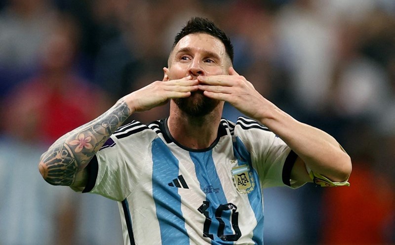 Messi-Kiss