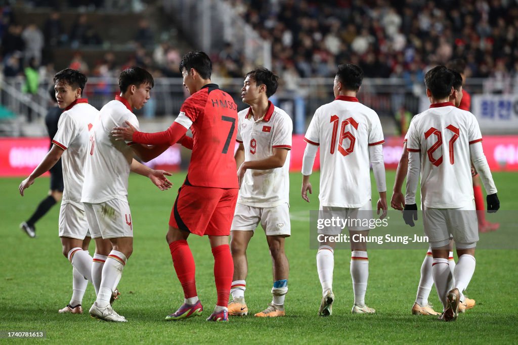 HLV Troussier nhận 'cảnh báo' từ ông lớn châu Á, ĐT Việt Nam đối diện kịch bản xấu ở Asian Cup 2023