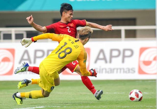 'Cơn lốc đường biên' của ĐT Việt Nam trở lại, HLV Troussier xua tan nỗi lo trước VL World Cup 2026?