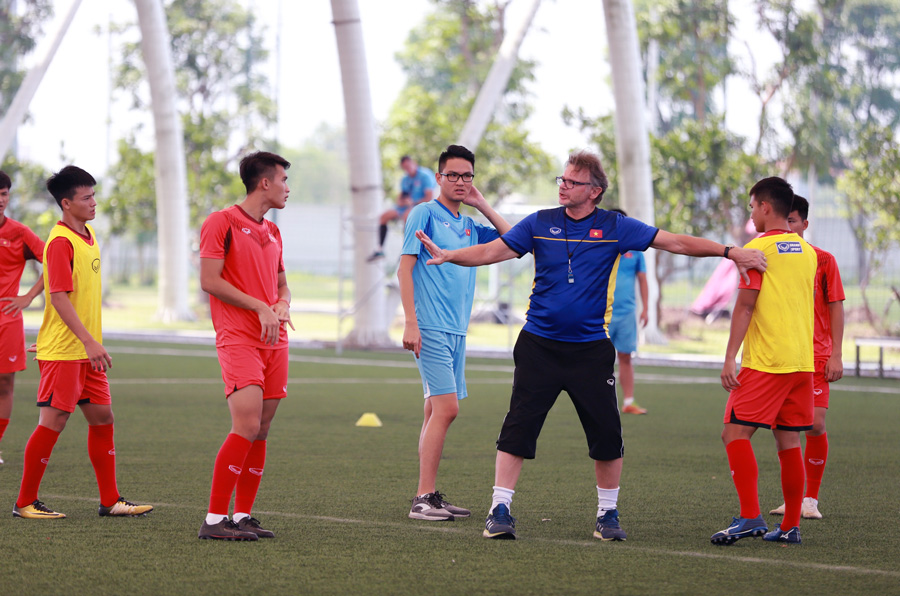 HLV Troussier tạo ra khác biệt lớn đầu tiên so với HLV Park sau khi công bố danh sách U23 Việt Nam