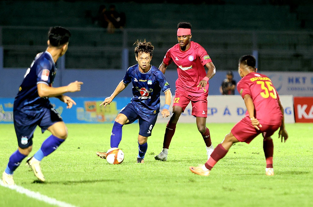 Bảng xếp hạng V.League 2023/24 mới nhất: Văn Toàn tỏa sáng; Filip Nguyễn lập kỷ lục vượt xa Văn Lâm?