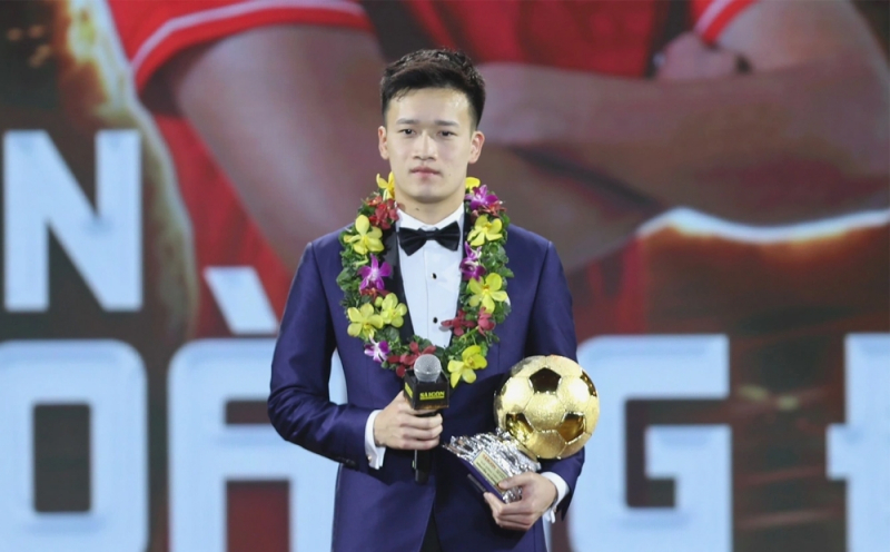 Tin bóng đá tối 10/4: U23 Việt Nam chia tay 4 ngôi sao; Hoàng Đức chốt hợp đồng lịch sử ở V.League?