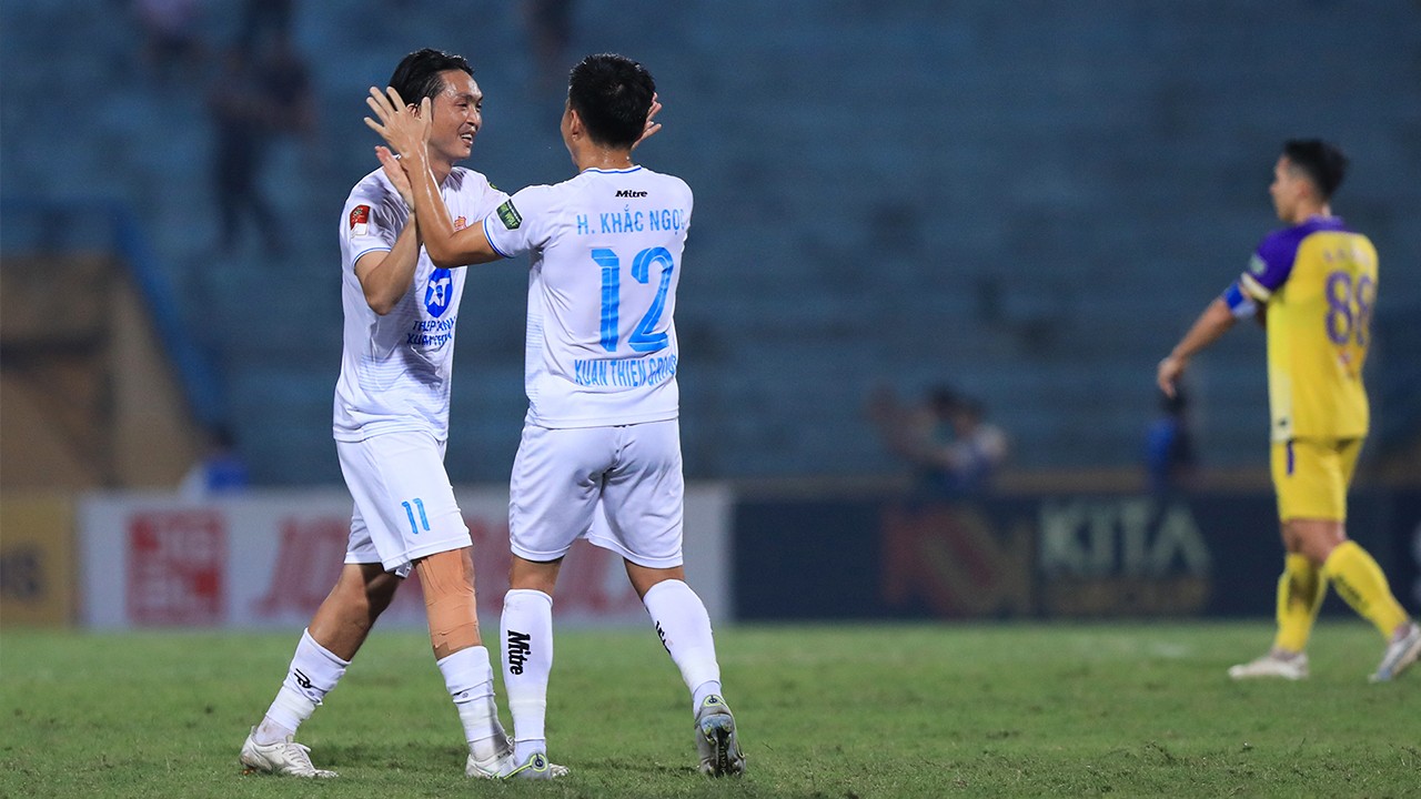 Bảng xếp hạng V.League 2023/24 mới nhất: Tuấn Anh tỏa sáng ở TX Nam Định; CLB CAHN áp sát ngôi đầu