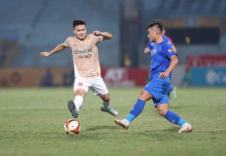 Kết quả bóng đá V.League hôm nay: Quang Hải lập kỷ lục; Văn Toàn ghi điểm với HLV Kim Sang Sik?