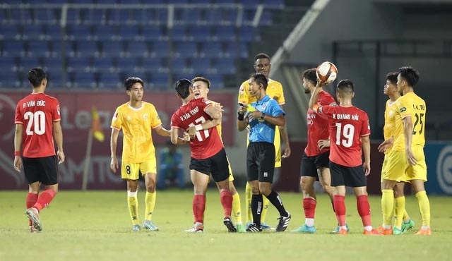 Nhận định bóng đá CLB CAHN vs Khánh Hòa - Vòng 18 V.League 2023/24: HLV Kiatisak nhận 'báo động đỏ'