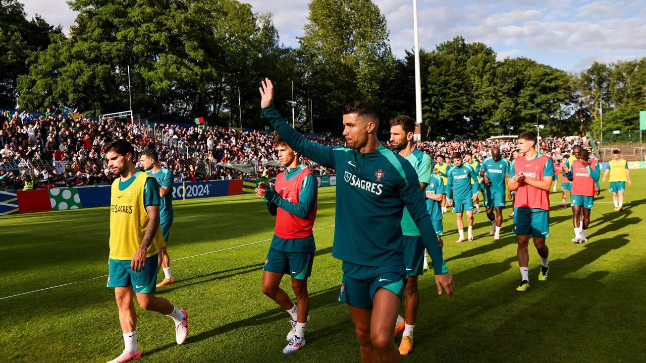 Tin tổng hợp EURO 15/6: Ronaldo gây sốt trước trận ra quân; Truyền nhân Messi đi vào lịch sử giải đấu